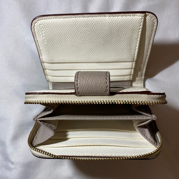 Coach Bifold - Picture 2 of 7